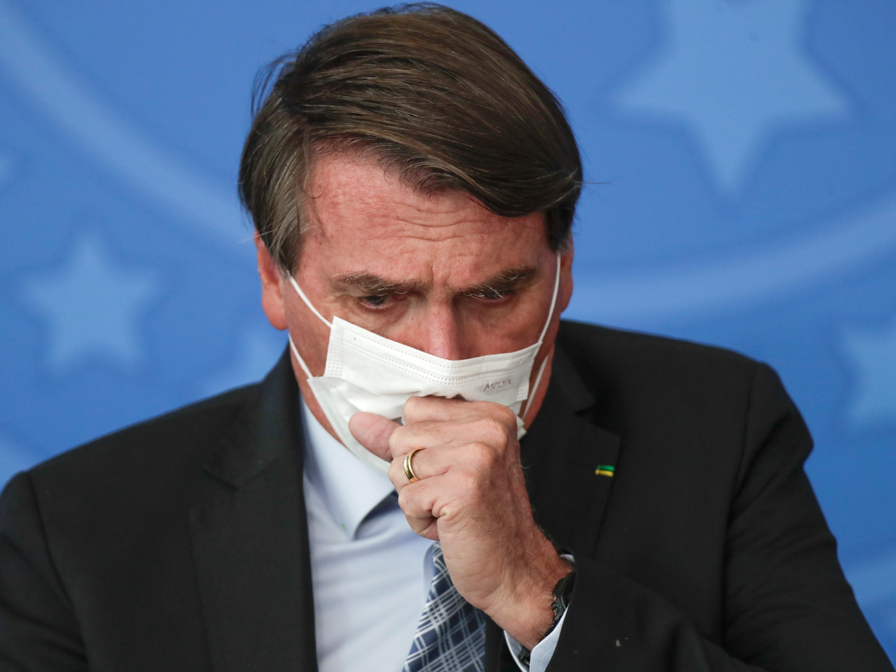 Com estados restritos, Bolsonaro tira Páscoa para criticar isolamento