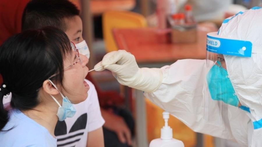 Autoridades de saúde deram início a testagem em massa em Nanjing - Getty Images