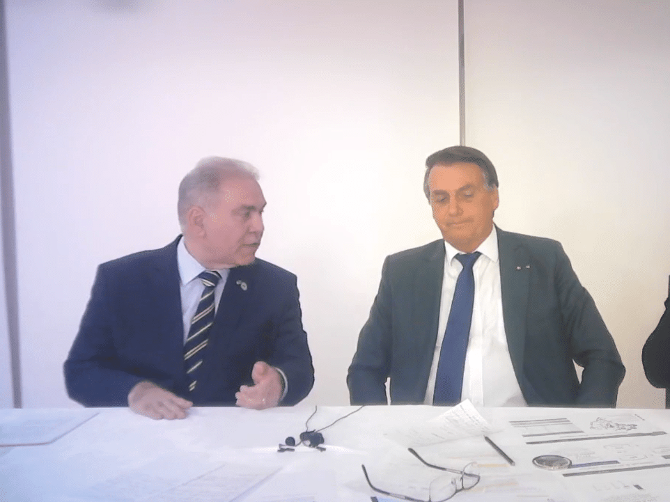 Governo repassa ao STF a imposição de barreira para viajantes não vacinados