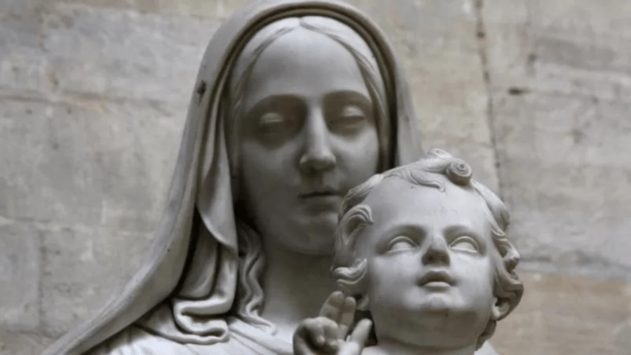 Festa da Assunção de Maria, dia em que a mãe de Jesus teria subido aos céus de corpo e alma, é o feriado mais importante do verão em boa parte da Europa - BBC