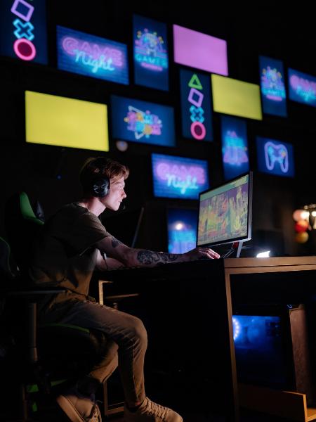 Brasileiros transformam paixão em trabalho desenvolvendo jogos online