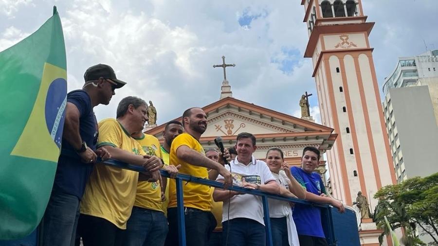 Tarcísio de Freitas fez campanha no município de São Bernardo do Campo neste sábado (29) - Stella Borges/UOL