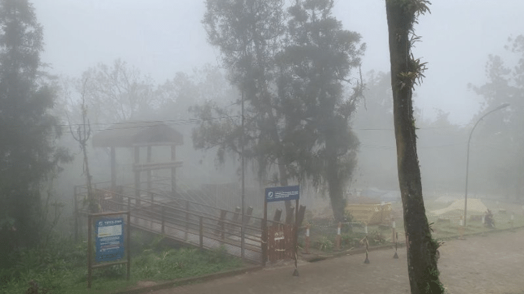 No final da manhã, a neblina típica da serra tomou conta do ambiente