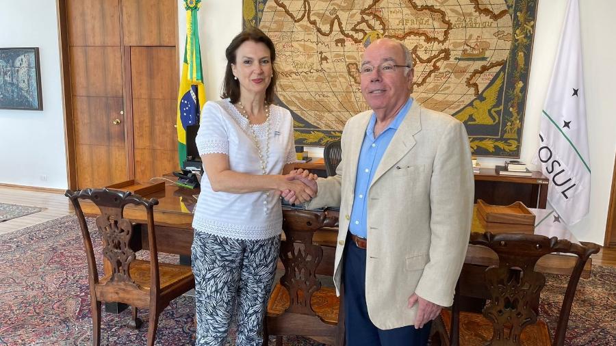 A chanceler designada pelo governo Milei, Diana Mondino, em reunião com o ministro Mauro Vieira