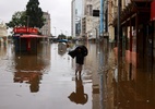 RS tem 90% dos municípios afetados pela chuva; há quase 80 mil em abrigos - Diego Vara/REUTERS