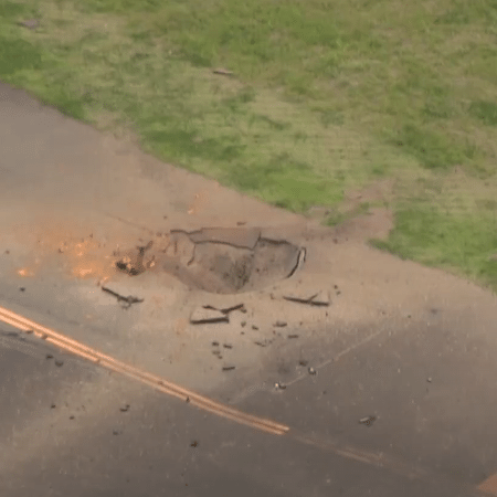 Explosão deixou cratera em pista de aeroporto no Japão