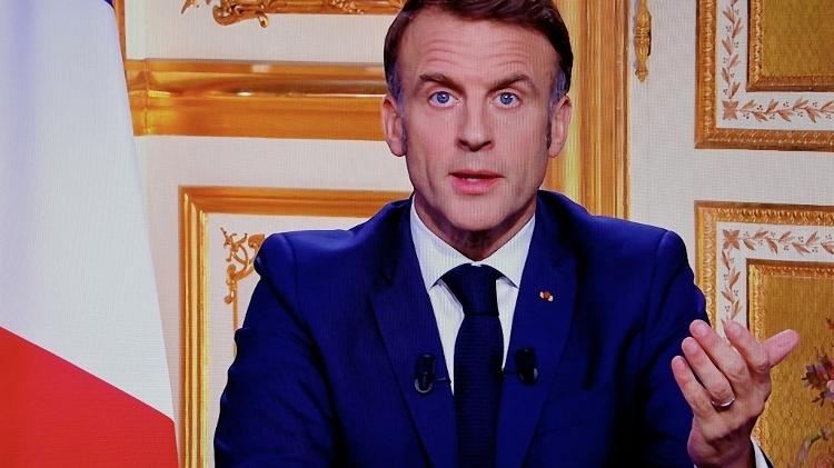 5.dez.2024 - O presidente francês, Emmanuel Macron, durante uma transmissão televisionada do Palácio do Eliseu 5.dez.2024 - O presidente francês, Emmanuel Macron, durante uma transmissão televisionada do Palácio do Eliseu
