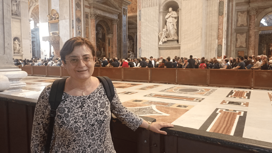 Luisa, 65, vive luto pela morte da mãe e fez questão de comparecer ao velório do papa Francisco Luisa, 65, vive luto pela morte da mãe e fez questão de comparecer ao velório do papa Francisco