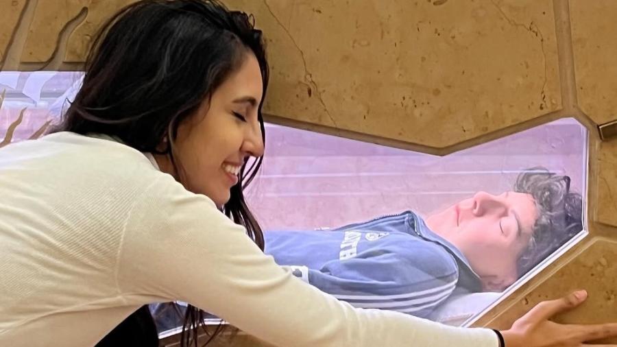 Larissa Fernandes, 29, visitou o corpo do beato Carlo Acutis, o "padroeiro da internet", em maio de 2024 Larissa Fernandes, 29, visitou o corpo do beato Carlo Acutis, o "padroeiro da internet", em maio de 2024