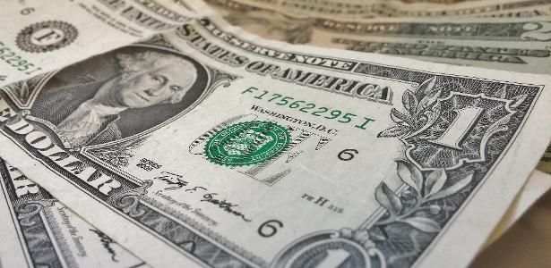 Dólar ronda a estabilidade após fechamento no menor patamar em sete meses