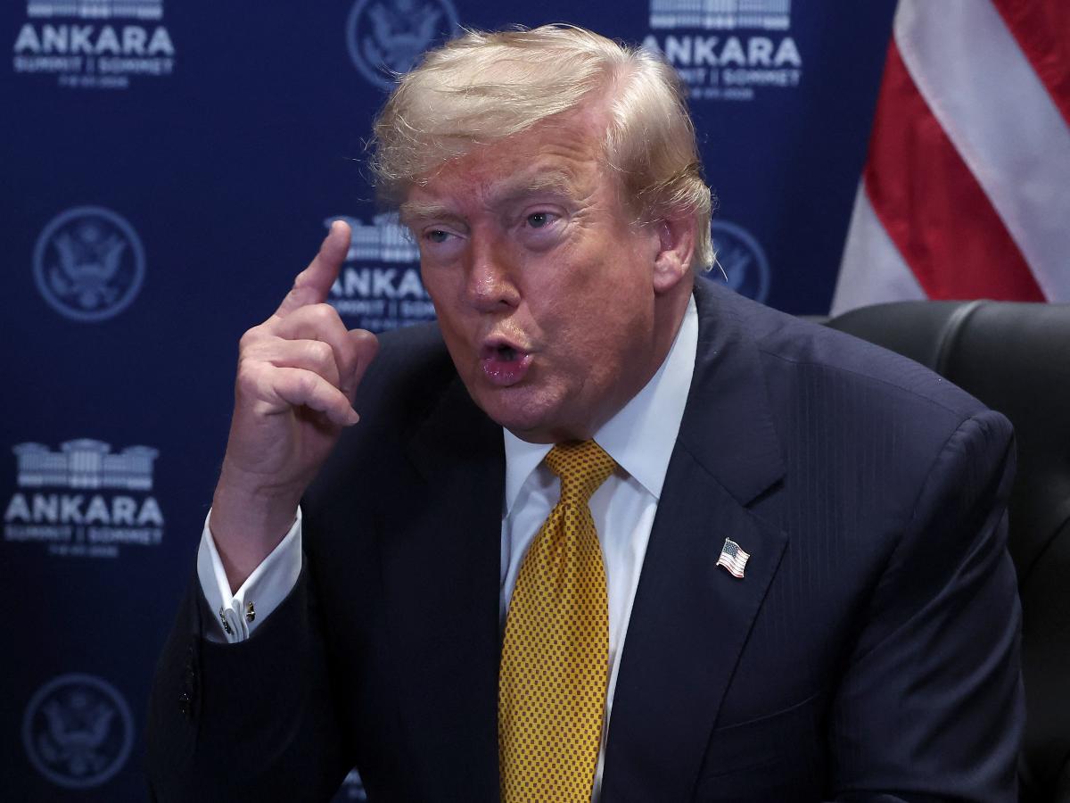 Trump decreta fim de acordo com Irã e encerra negociações