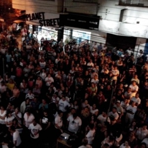 Moradores de Jacarezinho fazem vigília na Câmara durante votação de redução de salários de vereadores - Tá no Site