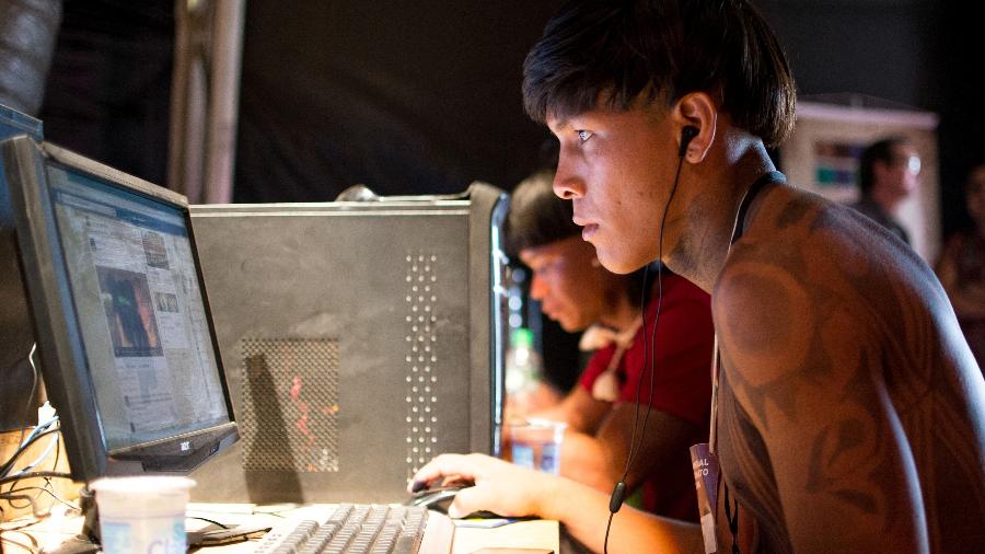 Indígenas brasileiros fazem cursos de informática na Oca Digital durante os Jogos Mundiais dos Povos Indígenas  - Marcelo Camargo/Agência Brasil