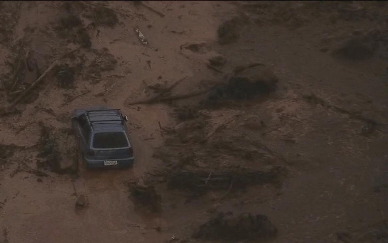 5.nov.2015 - A barragem da mineradora Samarco Fundão, no subdistrito de Bento Rodrigues, distrito de Santa Rita Durão, em Mariana (MG), a 115 km de Belo Horizonte, rompeu por volta das 16h30 desta quinta-feira. De acordo com o Corpo de Bombeiros, pelo menos dez pessoas estão desaparecidas - Reprodução/Globo News
