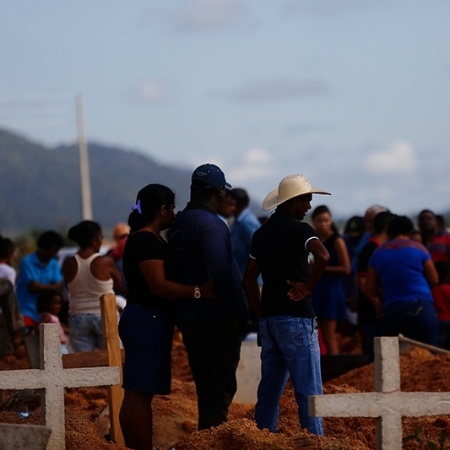 Enterro dos trabalhadores rurais mortos na chacina de Pau D"Arco (PA) - Antonio Carlos/Repórter Brasil