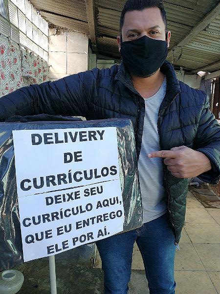Delivery de currículos feito pelo servidor público Carlos D´Avila, de Porto Alegre (RS) - Arquivo pessoal