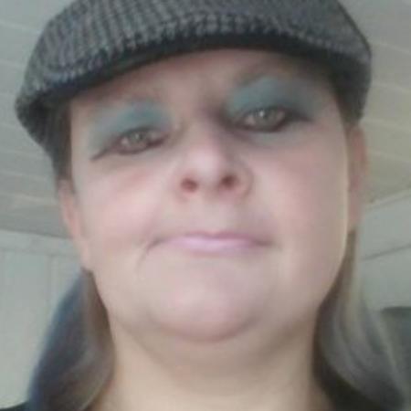 Tracy Bottomley, de 42 anos, quer se casar com Ernest Otto Smith, de 53, condenado que cumpre prisão perpétua por dois assassinatos - Reprodução/@purpletracy371/Twitter