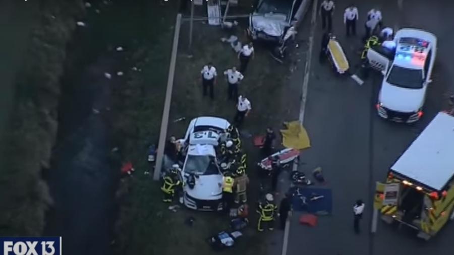 Momento após o acidente, no qual um suspeito colidiu supostamente de modo intencional com a viatura do delegado em Brandon, Flórida (EUA)  - Reprodução/FOX 13 Tampa Bay/Youtube