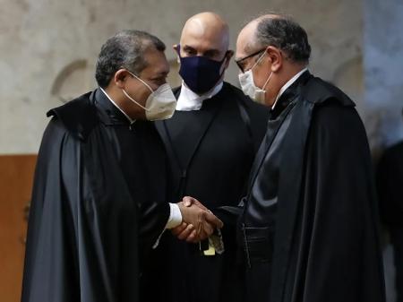 Kassio Nunes Marques, Alexandre de Moraes (centro), Gilmar Mendes - Marcos Corrêa/Presidência da República