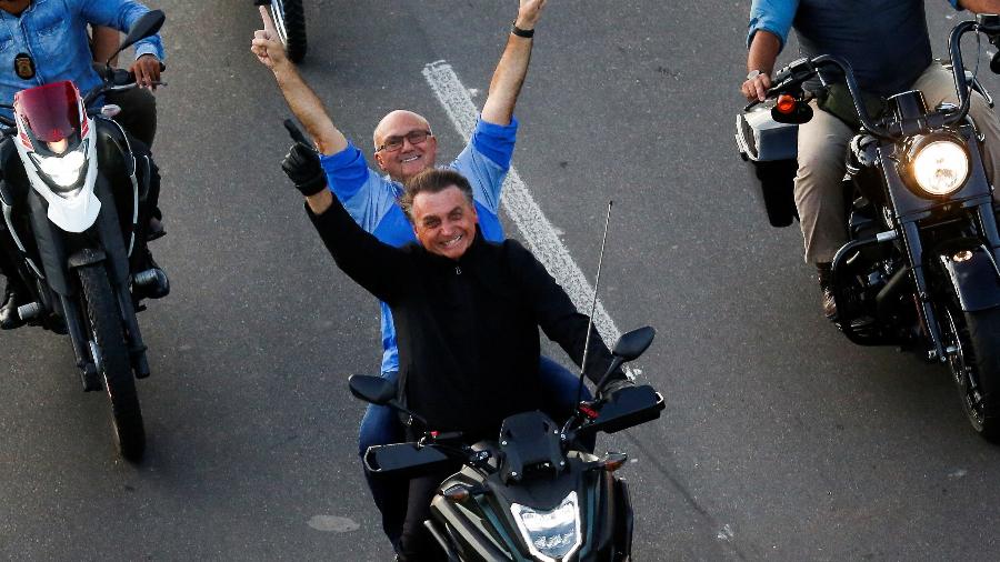 Em foto de junho de 2022, Bolsonaro faz motociata em Manaus - STRINGER/REUTERS