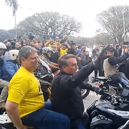 Jair Bolsonaro (PL) participa de motociata em São Paulo com Tarcísio de Freitas na garupa Jair Bolsonaro (PL) participa de motociata em São Paulo com Tarcísio de Freitas na garupa