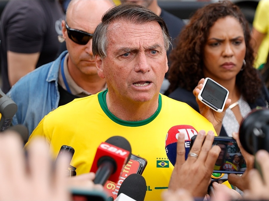 Depois de perder para o próprio radicalismo, Bolsonaro dobra a meta