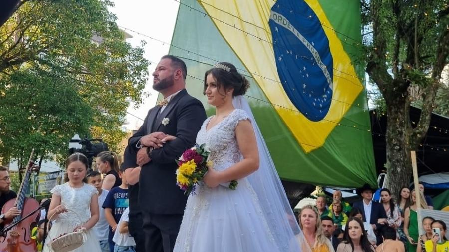 Rodrigo Tramontim e Jesarela Carvalho casaram em ato em Ponta Grossa  - Arquivo Pessoal