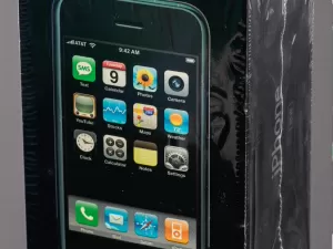 iPhone raro da 1ª geração é vendido por quase R$ 1 milhão em leilão