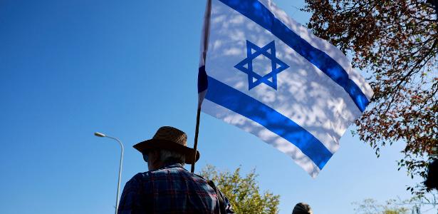 Cover image for Ataque a tiros no centro de Israel deixa um morto e cinco feridos