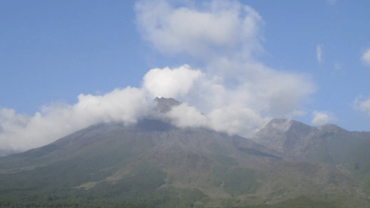 O vulcão Reventador, no Equador