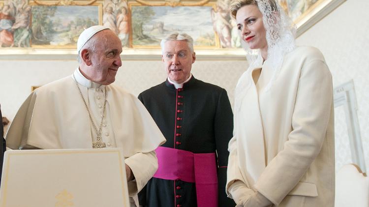 Papa Francisco com a princesa Charlene de Mônaco em 2016 Papa Francisco com a princesa Charlene de Mônaco em 2016
