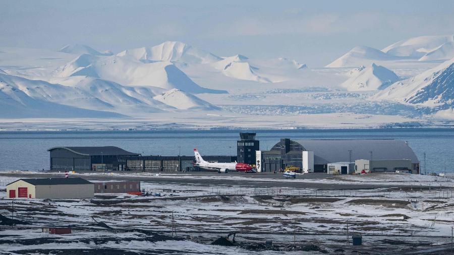 O aeroporto de Svalbard, na Noruega, é o ponto mais ao norte do mundo em que é possível chegar com um voo regular O aeroporto de Svalbard, na Noruega, é o ponto mais ao norte do mundo em que é possível chegar com um voo regular