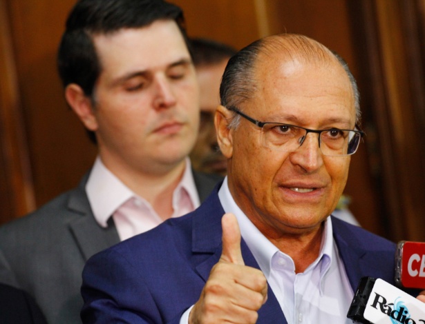 Em entrevista coletiva, Alckmin anunciou nessa quinta (4) projeto de lei para o reajuste salarial de 3,5% ao funcionalismo público; policiais e professores receberão 4% e 7%, respectivamente 