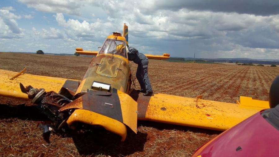 19.fev.2020 - Aeronave agrícola cai em fazenda em Minas Gerais - Corpo de Bombeiros de Minas Gerais