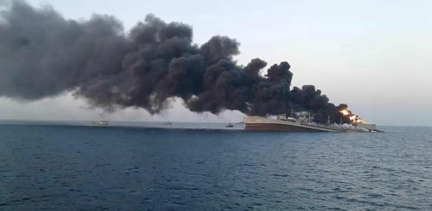 Atingido por incêndio | Maior navio da Marinha iraniana naufraga no Golfo de Omã