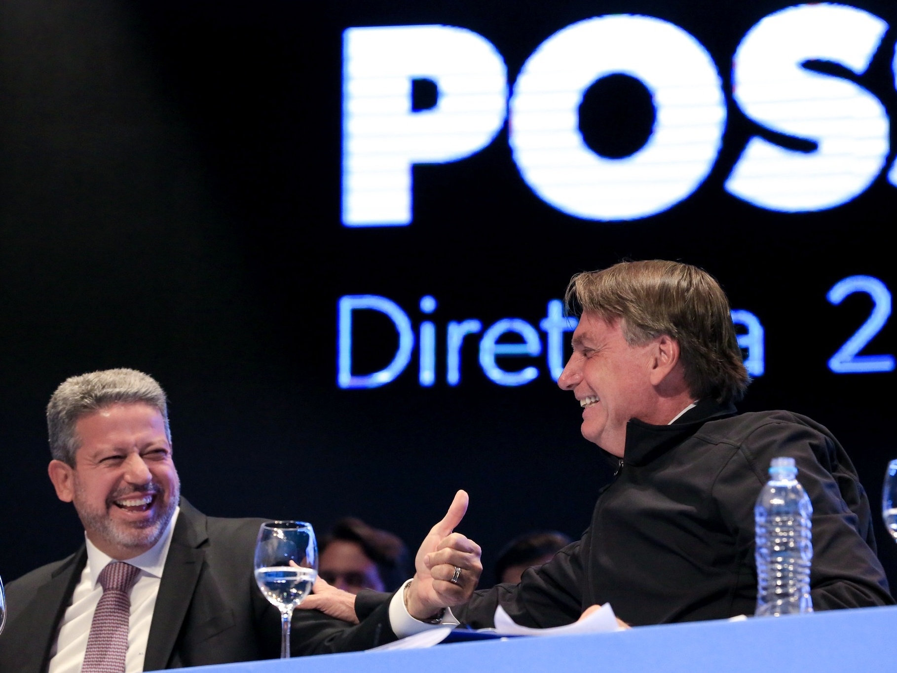 Baixar preço de gasolina é agonia de Bolsonaro, candidato do fim do mundo