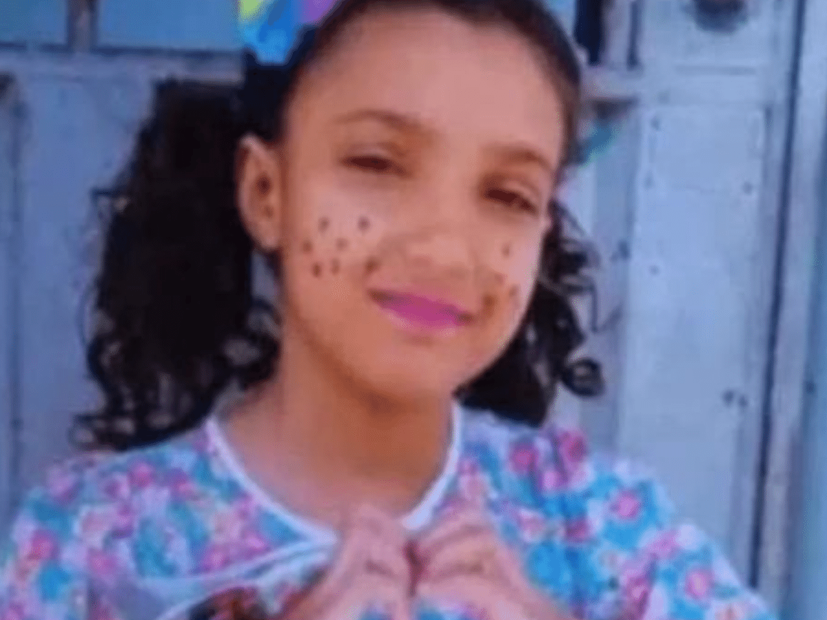 Meninas bonitas não comem”, escreveu com sangue garota de 11 anos  encontrada quase morta - Já é notícia
