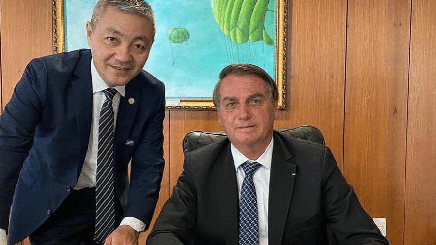 Deputado estadual Coronel Lee (DC-PR) e o presidente Jair Bolsonaro, em 2021 - Divulgação/Facebook