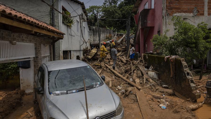 Até o momento, 49 pessoas morreram em decorrência das fortes tempestades que atingiram a região no último fim de semana. - Bruno Santos / Folhapress