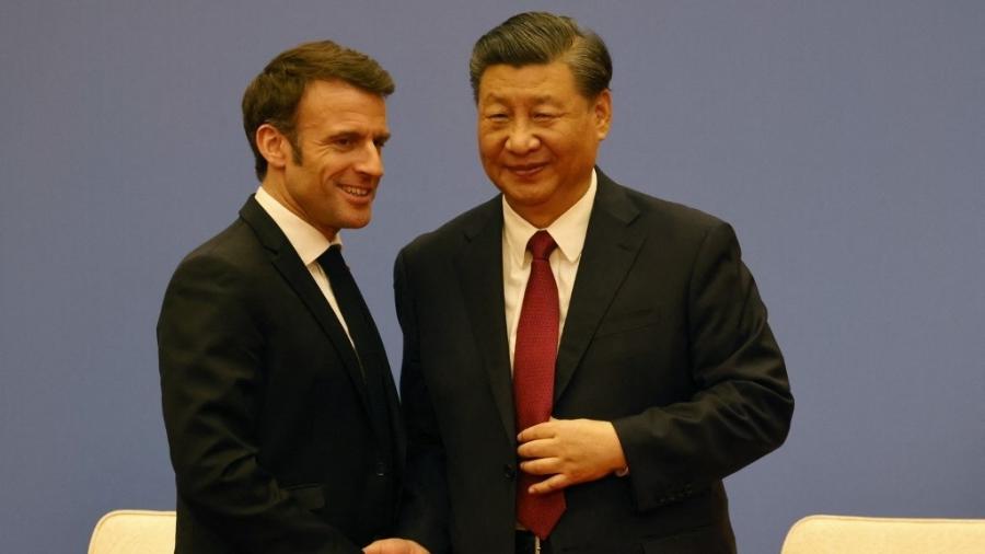 6.abr.2023 - Emmanuel Macron e Xi Jinping em encontro bilateral em Pequim para tratar de negócios entre a China e a França - LUDOVIC MARIN/AFP