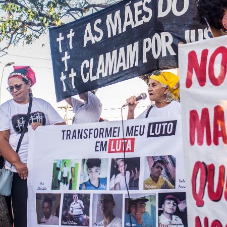 Ato reúne movimento Mães do Curió, em Fortaleza