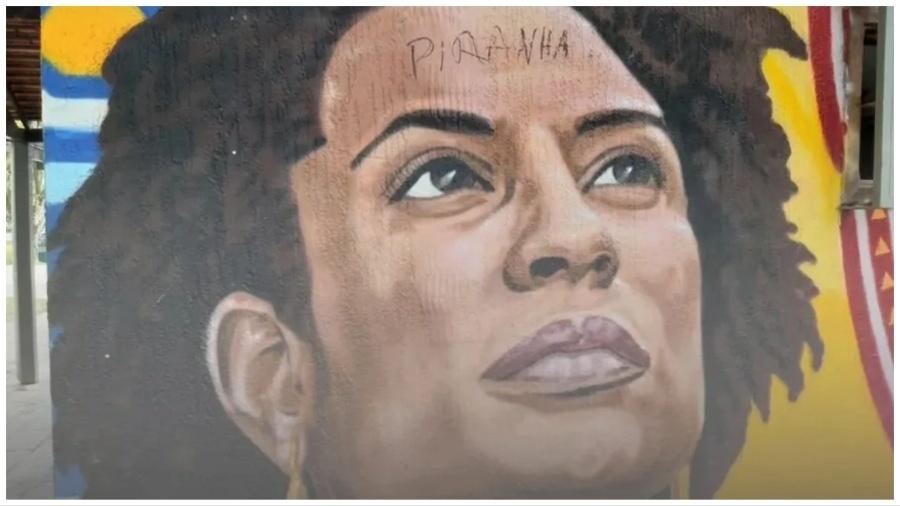 Grafite com o rosto de Marielle Franco foi pichado com termo pejorativo em Petrópolis (RJ)