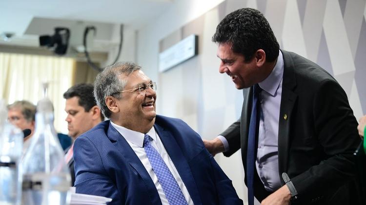 Flávio Dino (PSB-MA) e Sergio Moro (União Brasil-PR) se cumprimentaram e riram durante sabatina na CCJ do Senado