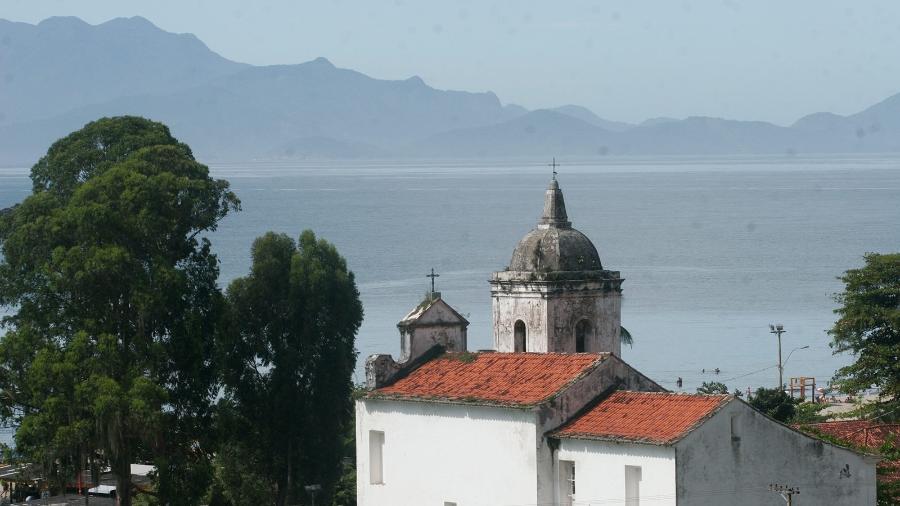 Rodeada de Mata Atlântica, a vila foi escolhida pela família Bolsonaro há décadas para passar o verão