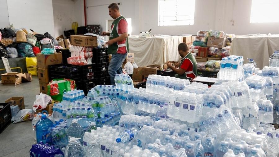 Voluntários organizam doações para vítimas das enchentes no Rio Grande do Sul em Osasco (SP) - ALOISIO MAURICIO/FOTOARENA/FOTOARENA/6.mai.2024-ESTADÃO CONTEÚDO