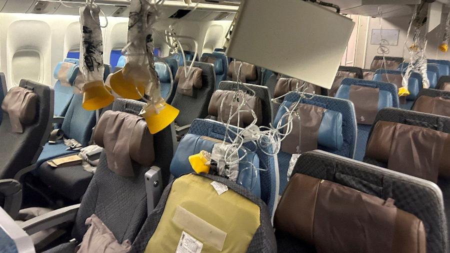Interior do Singapore Airline ficou destruído após a turbulência