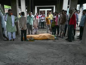 Seis são presos após 121 pessoas morrerem esmagadas em sermão religioso na Índia