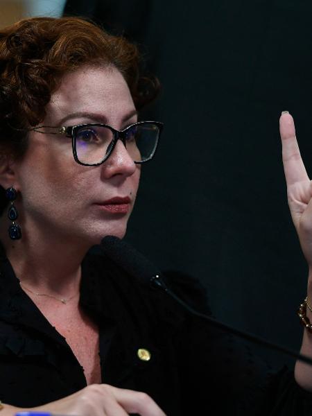 Zambelli, que fugiu para a Itália, usava imóvel funcional desde 2021 Zambelli, que fugiu para a Itália, usava imóvel funcional desde 2021