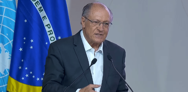 Brasil 'não perde competitividade' com nova tarifa de 10%, diz Alckmin