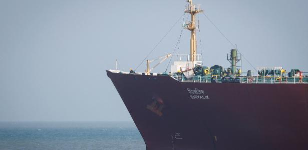 Petróleo sobe 60% e atinge US$ 118 após Irã bloquear Estreito de Hormuz